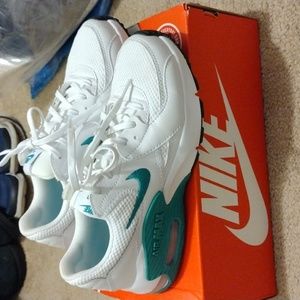 Women's Nike Air Max Excee Athletic Shoes ❤️